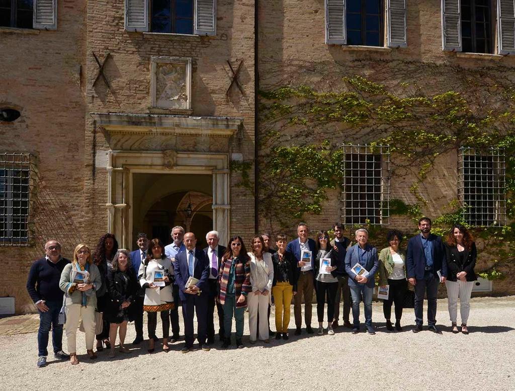 confcommercio di pesaro e urbino - a villa imperiale sfila litinerario della bellezza nella provincia di pesaro urbino