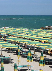 Hotel Principe Pesaro - Spiaggia attrezzata convenzionata a pochi metri dall`hotel con tutte