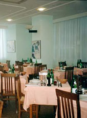 Hotel Residence San Michele - Ristorante con prodotti tipici locali