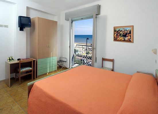 Hotel Dinarica Marotta - Camere da letto curate